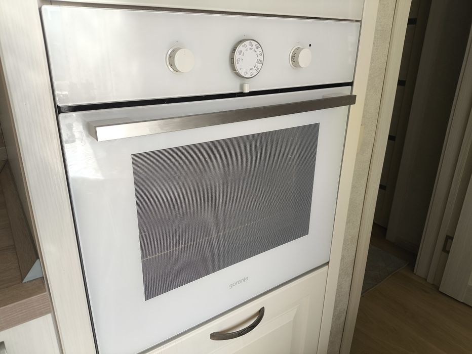 Продаю духовку Gorenje BO 72 SY2W