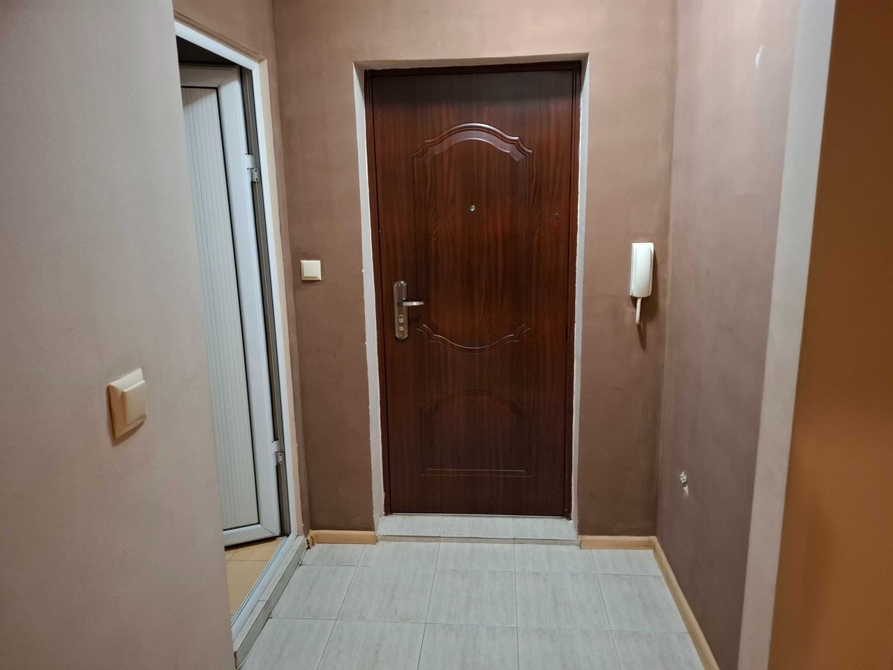 Дава се под наем Двустаен апартамент в Варна, Аспарухово - 55 кв.м за 295.8 € - Снимка #6