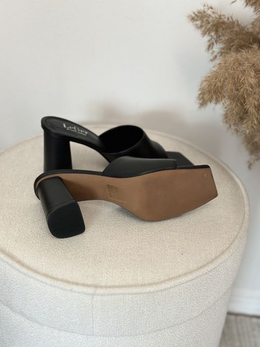 Papuci cu toc din piele naturala