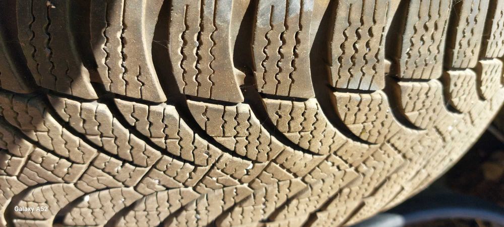 Зимни гуми с джанти за Мерцедес 15ц.