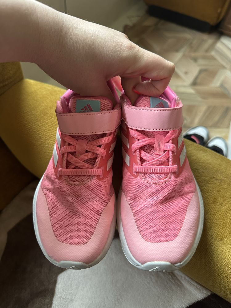 Маратонки adidas