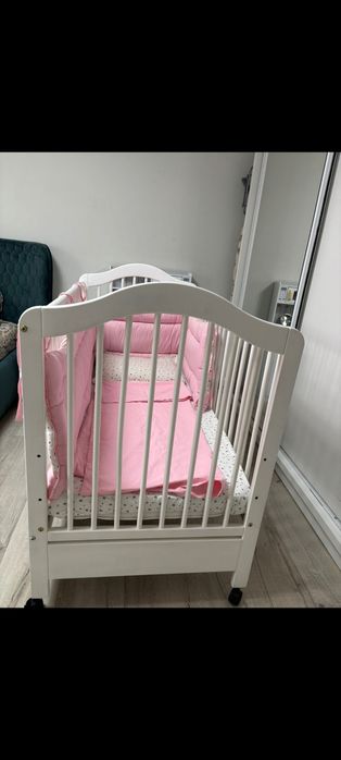 Pat din lemn masiv+saltea +lenjerie completa