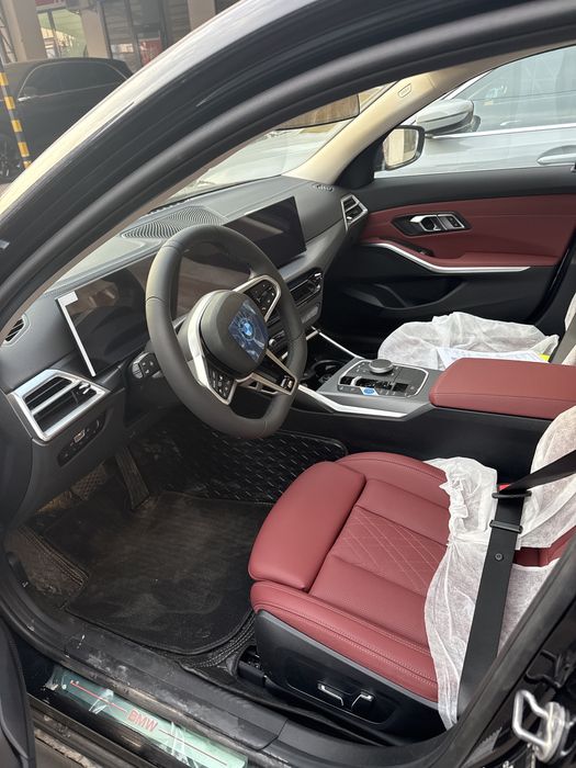 BMW i3 35L yili 2025 qora va narda grey bor