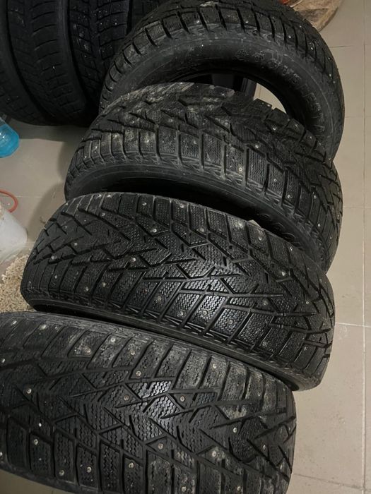 Продам зимнюю резину в отл сост. Размер 215/65/16