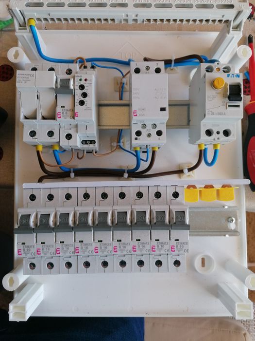 Electrician autorizat – Siguranță și profesionalism la orice oră!