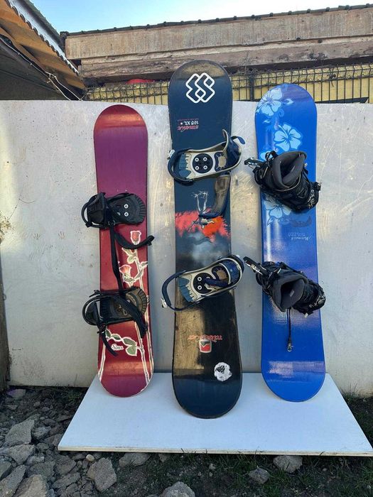 Plăci Snowboard cu prinderi + booti mărimea 41 – Prețuri avantajoase