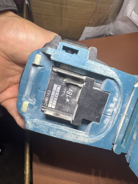 Rotopercutor Makita , cu aspirator