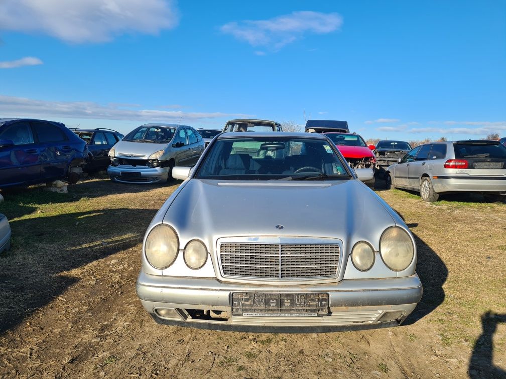 Мерцедес Е200, бензин на части. Mercedes E200.