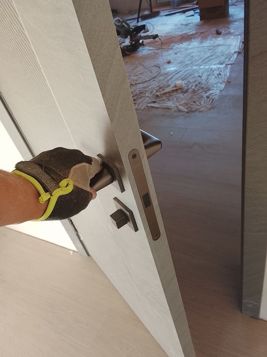 установка межкомнатных дверей