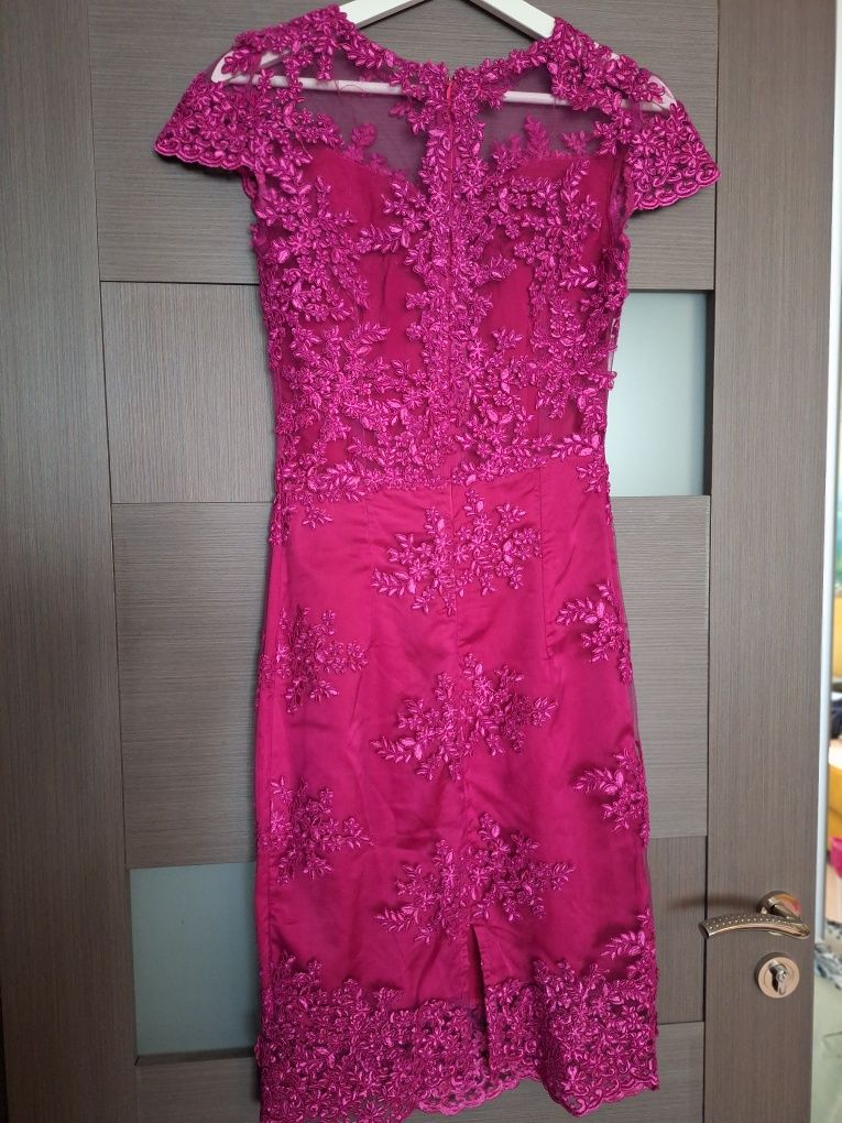 Rochie midi făcută pe comandă, roz fuchsia, este un s-m