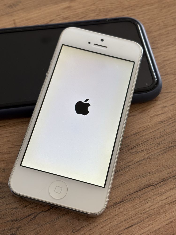Продам iPhone 5, айфон 5