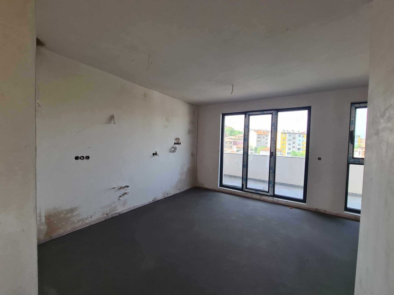 Продава се Тристаен апартамент в Хасково, Каменни - 102 кв.м за 767 €/кв.м - Снимка #1
