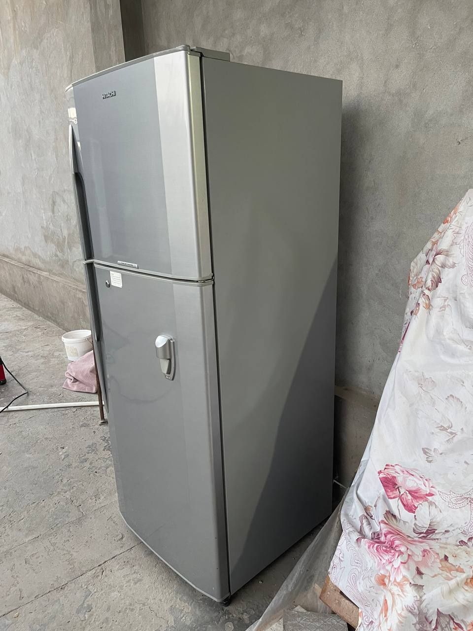 Продаю холодильник Hitachi. Японский