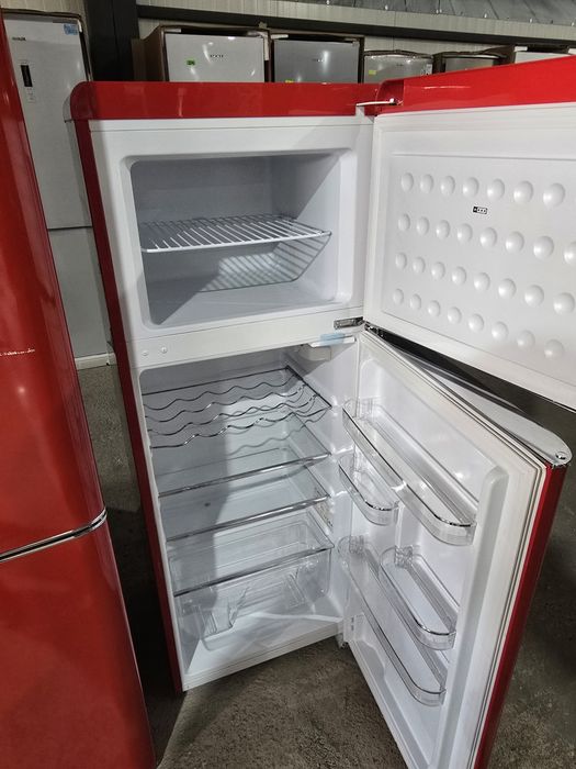 Ретро хладилник Bomann червен 145 см