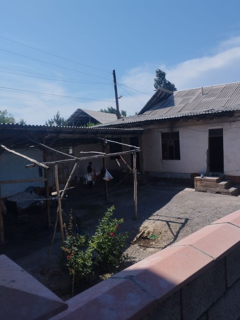 Hovli sotiladi. 3 sotix