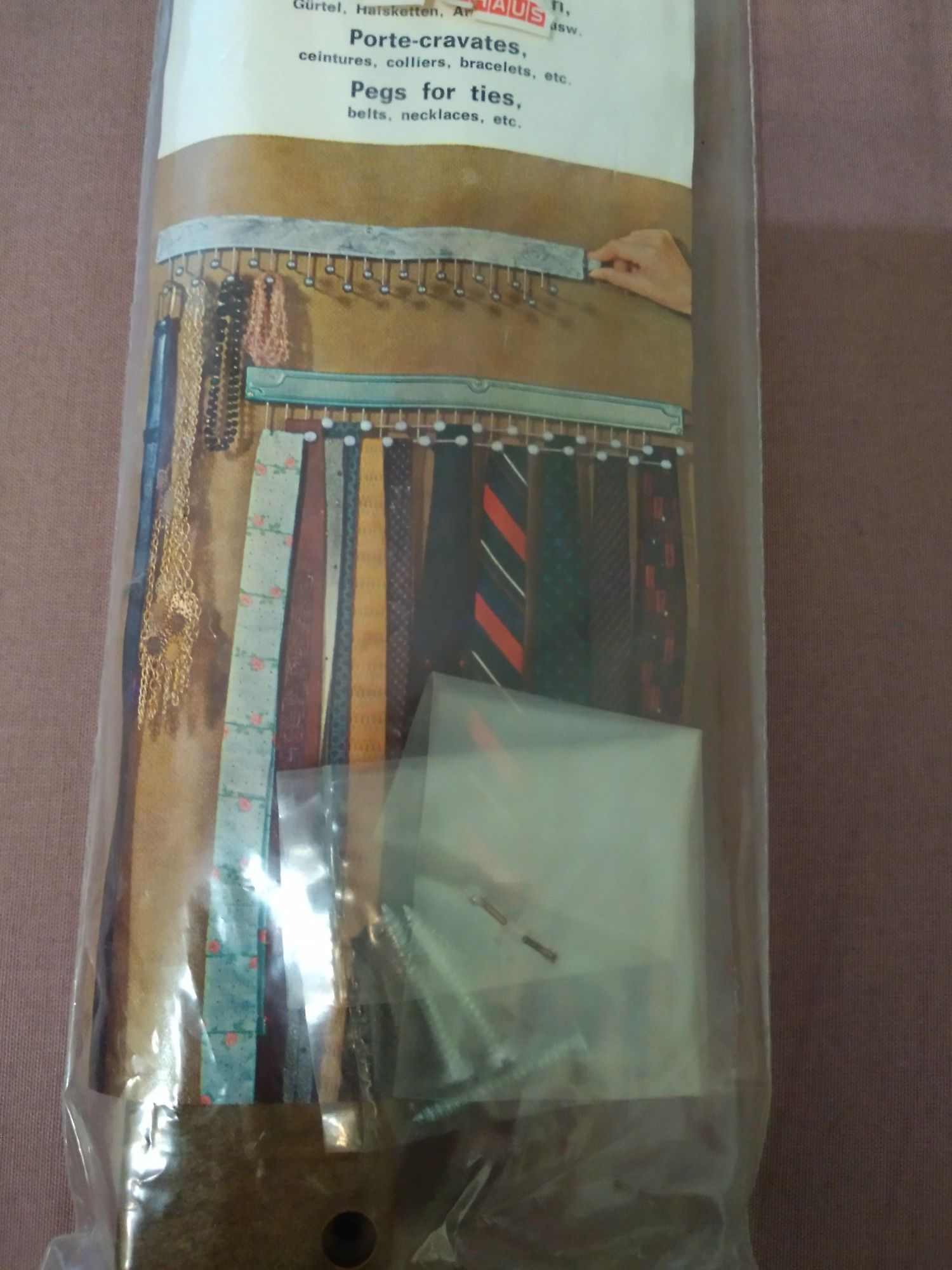 Закачалка за вратовръзки