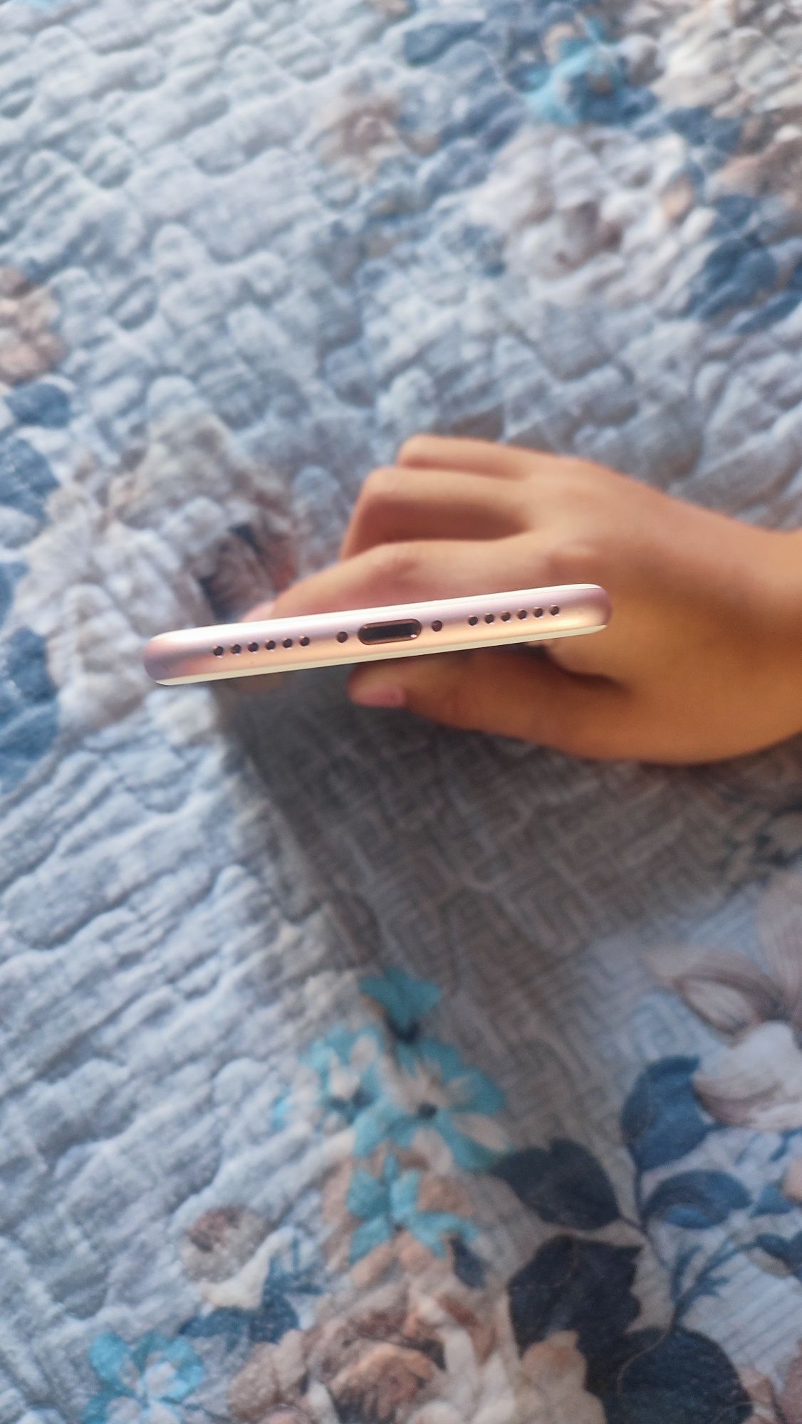iPhone mobile 7 sotiladi