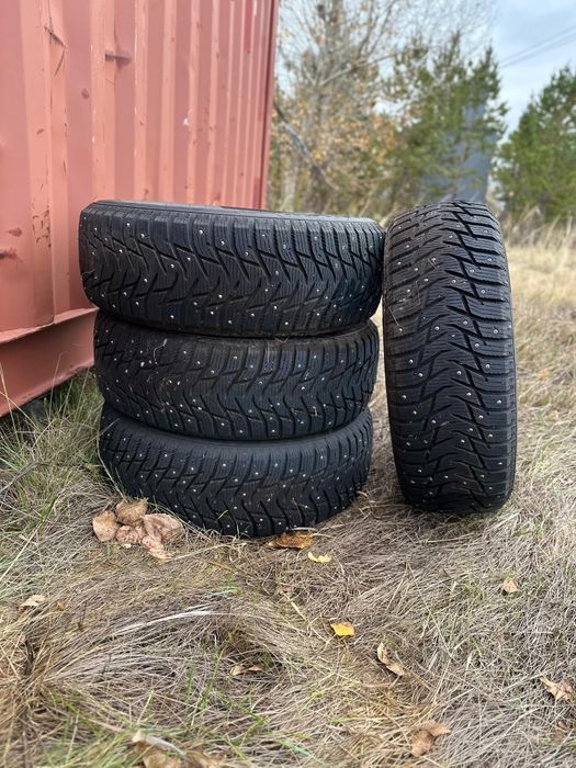 Продам комплект зимних шин 215/60 R16