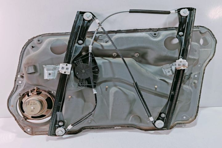 Macara geam  stanga fata 1J4837755E Volkswagen VW Golf a 4-a generati