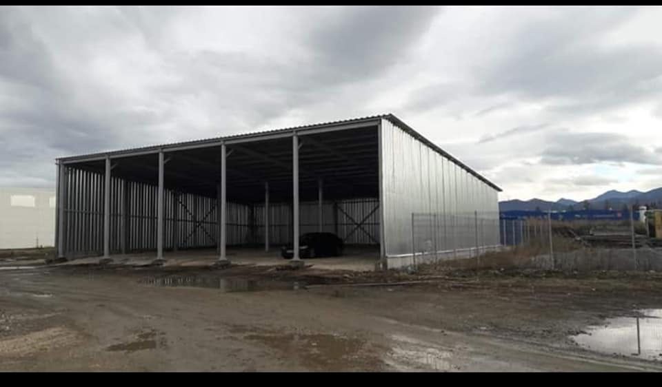 Vand hala metalica 9m x 17m   complecta cu panou sandwich