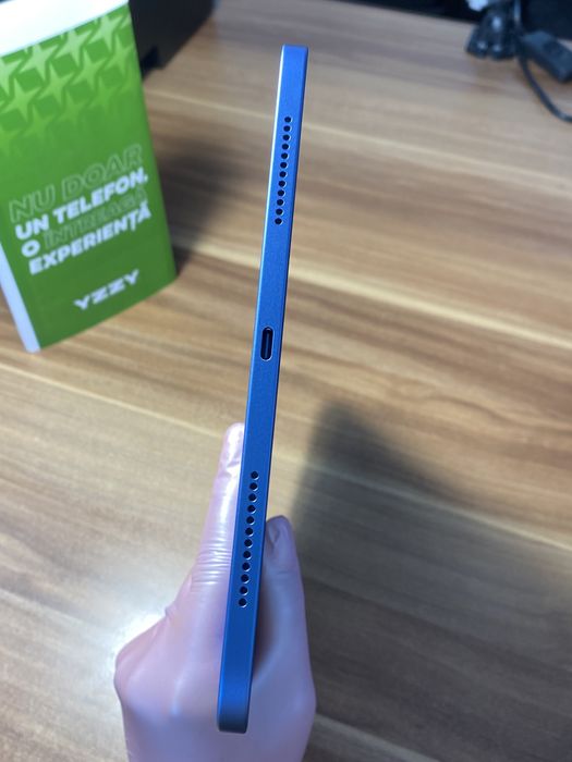 iPad 10-inch (10th-generation) / 64 / Wi-fi / Blue / Ca nou |