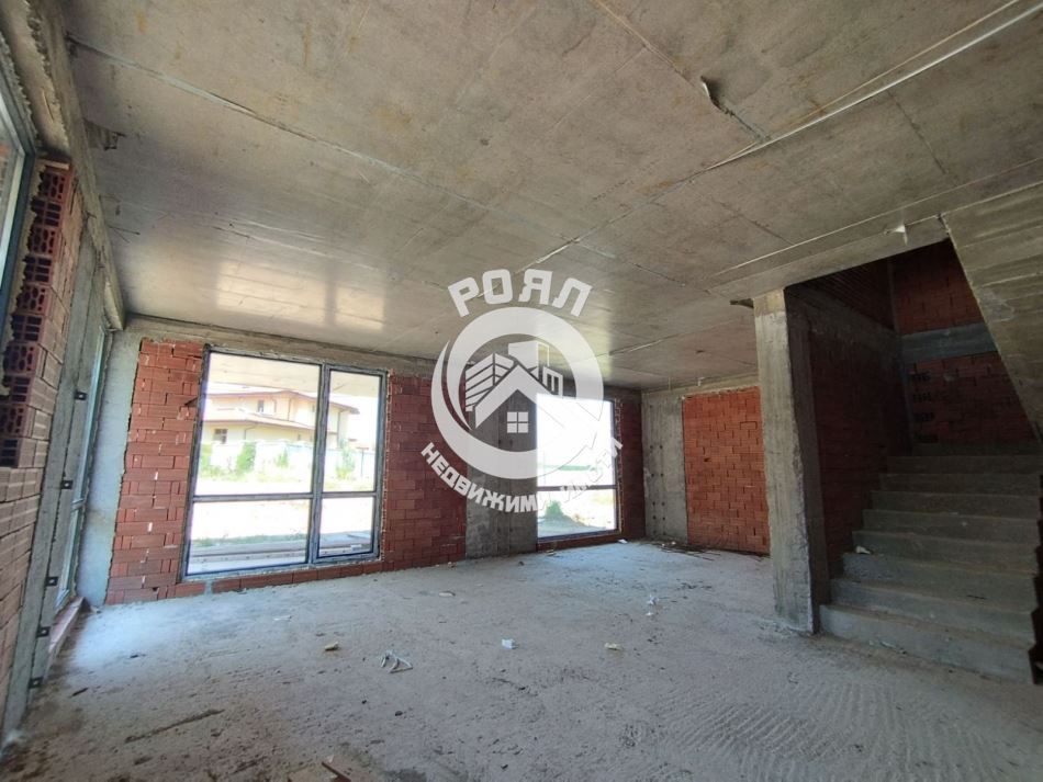 Къща в Пловдив, област-с.Брестник площ 240 цена 260000