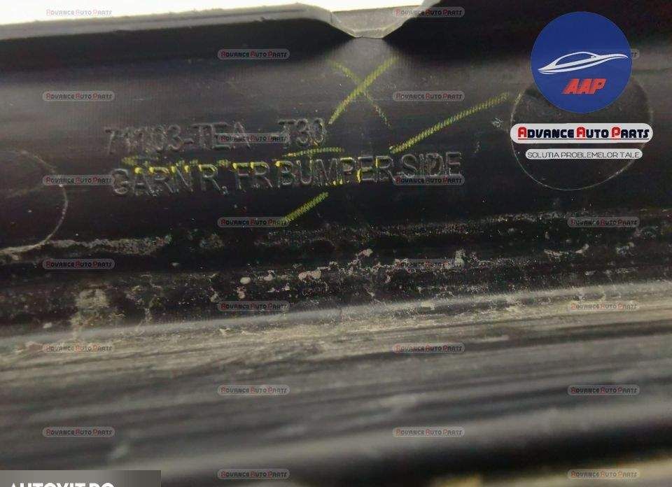 Хонда Цивик / Honda Civic Оригинална дясна решетка на проектора със се