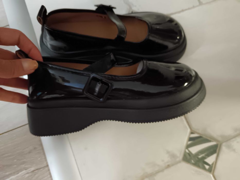 Продавам детски нови обувки на Wednesday 35