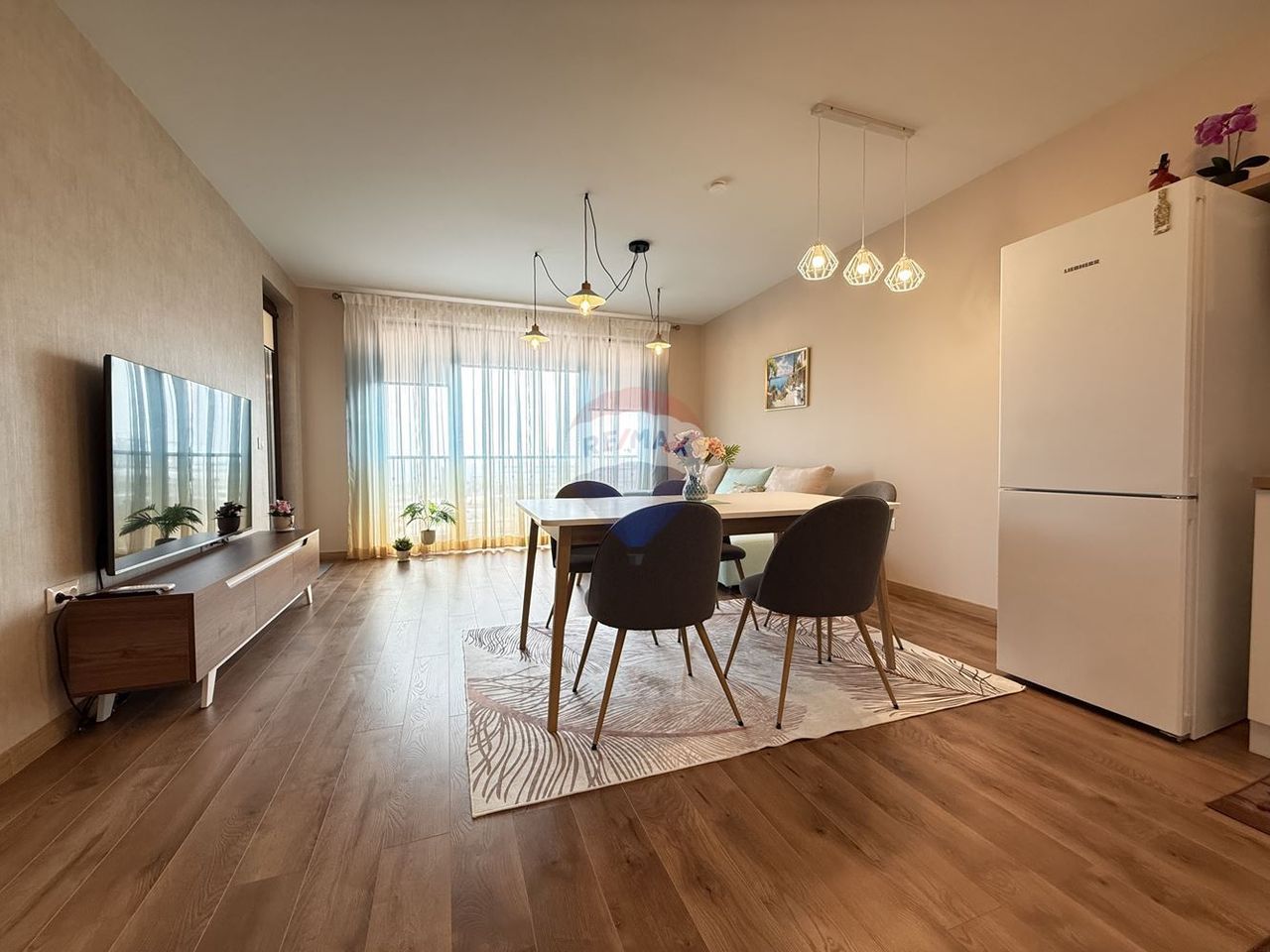 Продава се Двустаен апартамент в к.к. Св.Св. Константин и Елена - 63 кв.м за 2905 €/кв.м - Снимка #2