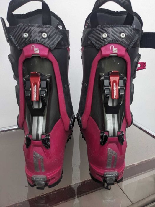 Clapari schi tura femeie Dynafit