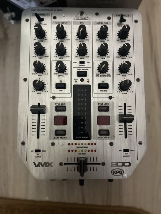 Behringer VMX200