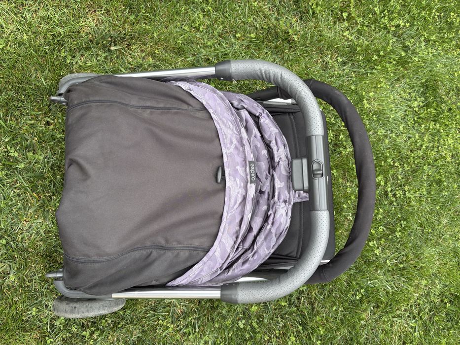 Vand carucior sport, stare buna