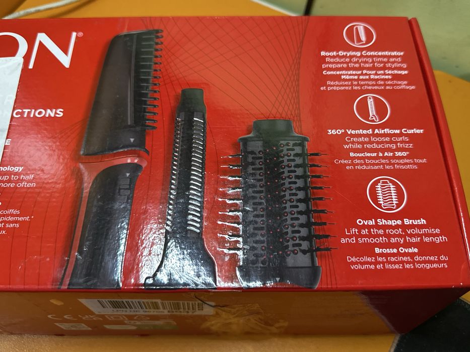 Неупотребявана многофункционална маша/четка/стилизатор Revlon 3 в 1