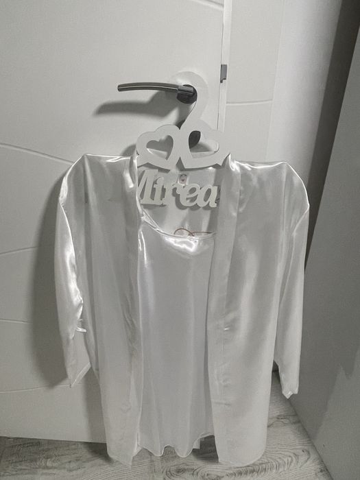 Vand umerase mire&mireasa si doua halate de mireasa