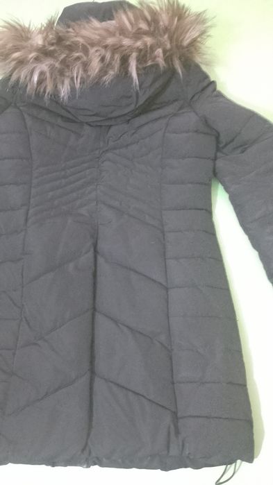 Дълго дамско зимно яке със пухена качулка