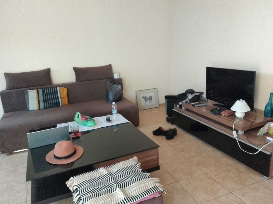 Oтдавам под наем апартамент 60 кв.м. Супер център Сл. бряг парко място