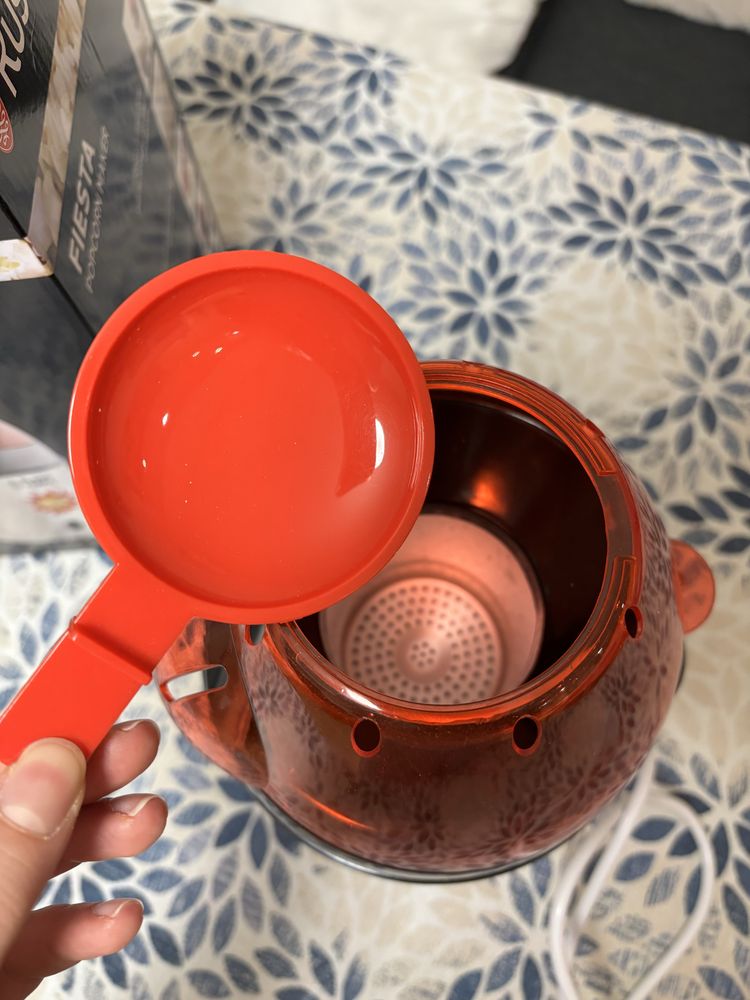 Уред за пуканки Russell Hobbs