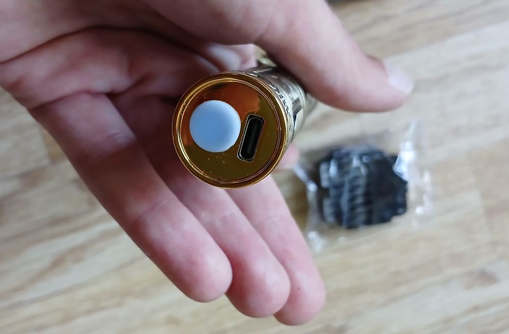 Masina de tuns ca noua