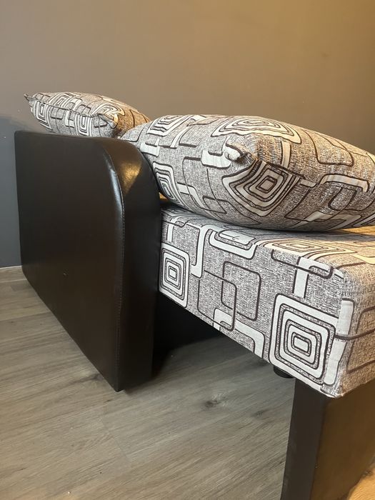 Vând 2 canapele extensibile