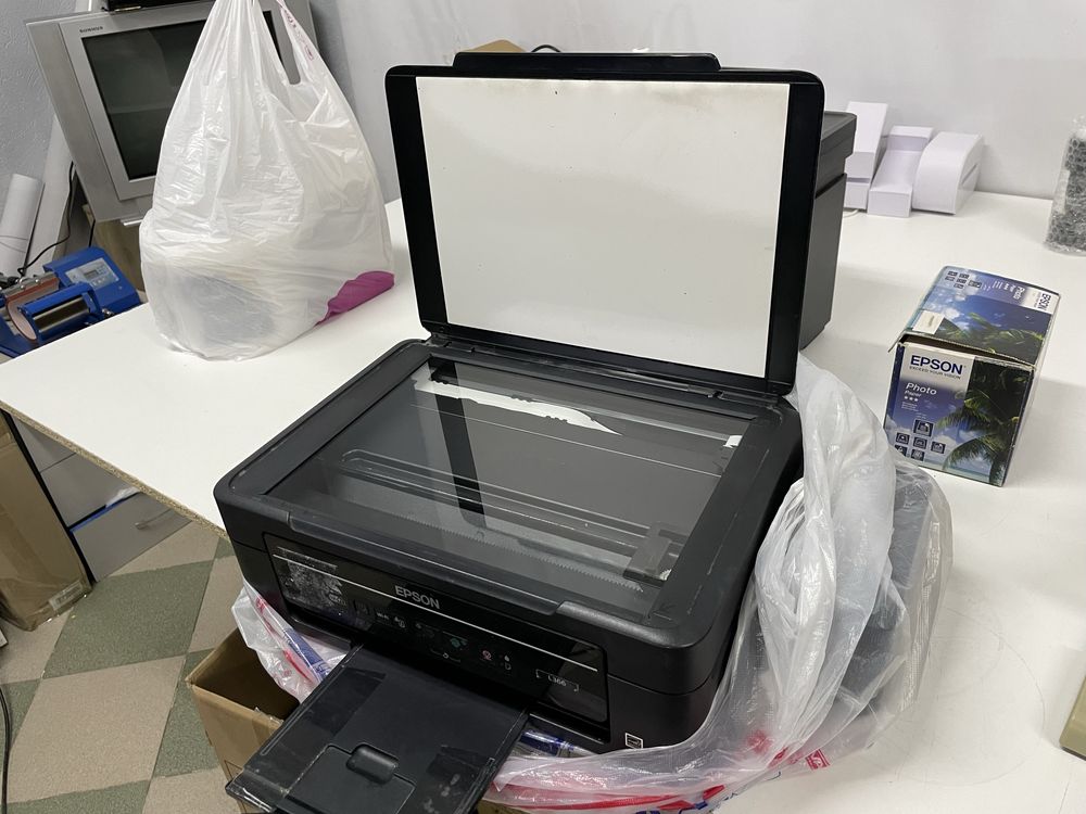 Продам принтер на запчасти epson l366