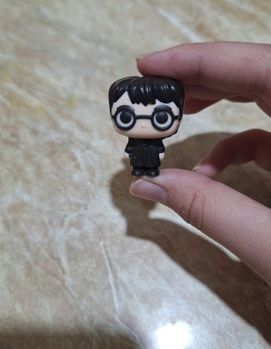 Продам фигурку Гарри Поттера из киндера