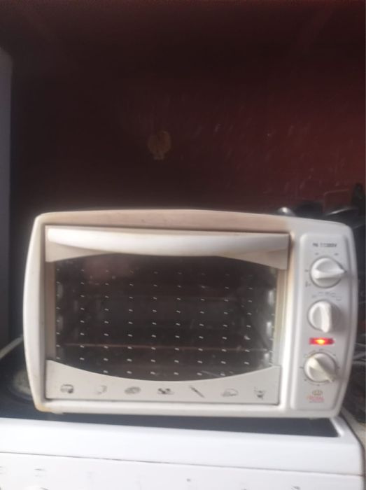 Продам духовую печь , рабочая