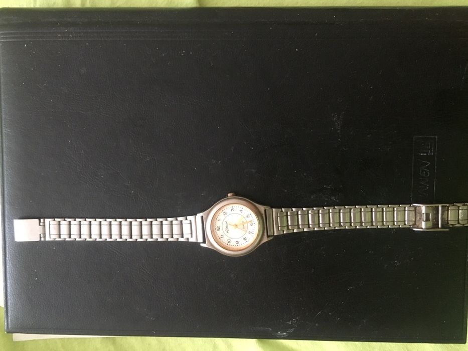 Часы женские.