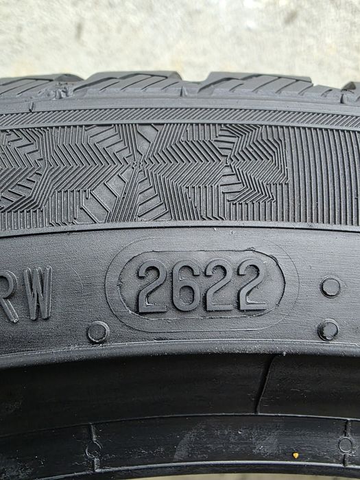 Vând două anvelope de iarna semperit 235 40 18  dot 2622