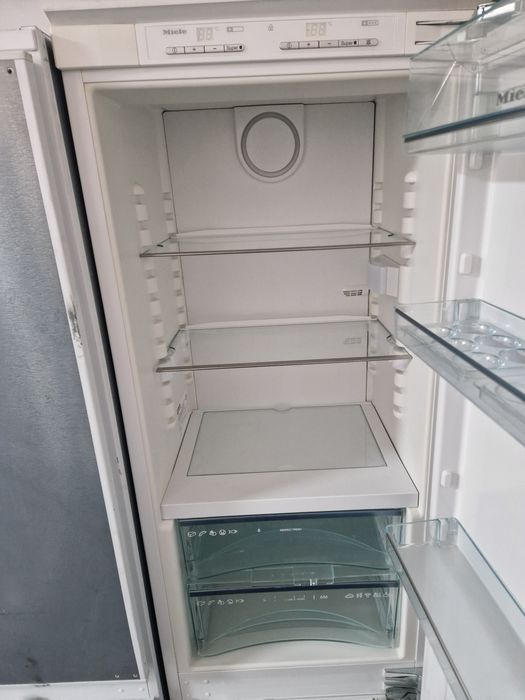 Хладилник за вграждане Miele A++