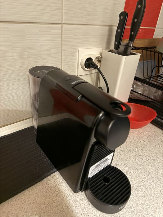 Nespresso Essenza Mini by De’Longhi, negru
