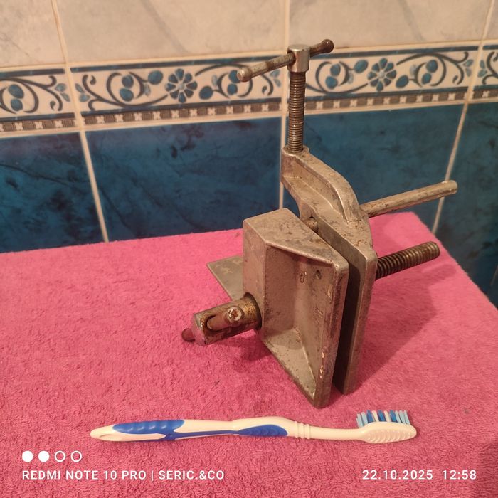 Тиски слесарные советские
