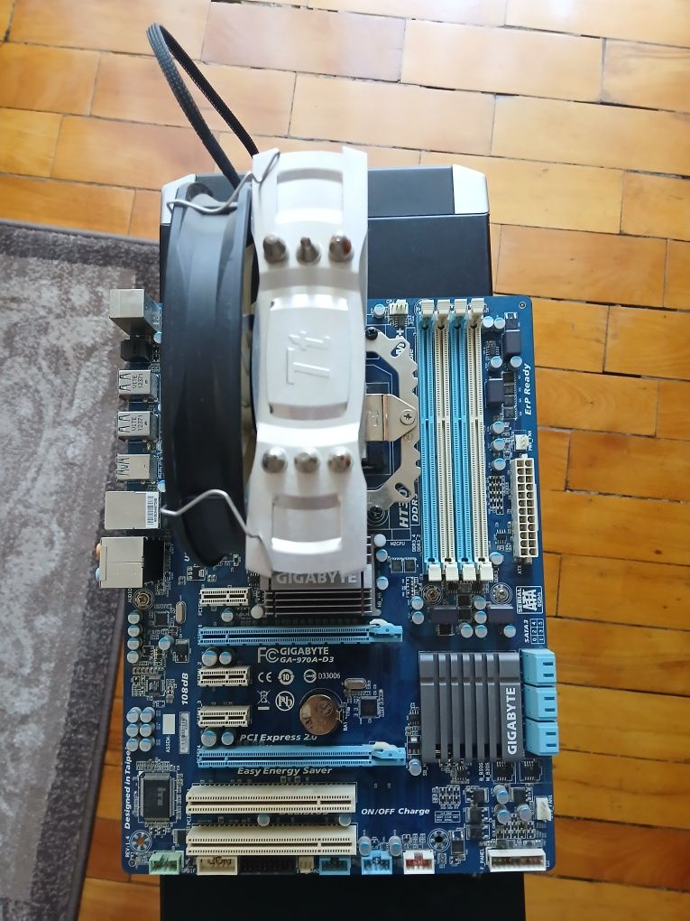 Vand Placa de baza + Procesor AMD + Cooler