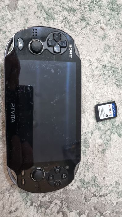 PS Vita oled + joc Fifa + card 8gb ,,arta ,finețe, colectie