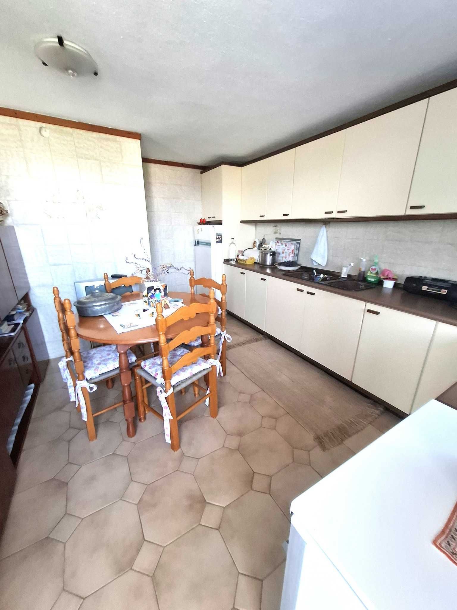 Продава къща 75м2 с изглед към морето двор 2000м2 в Аспровалта, Гърция